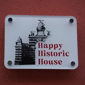 apt-happy-historic-house.taorminaitalyhotels.com/